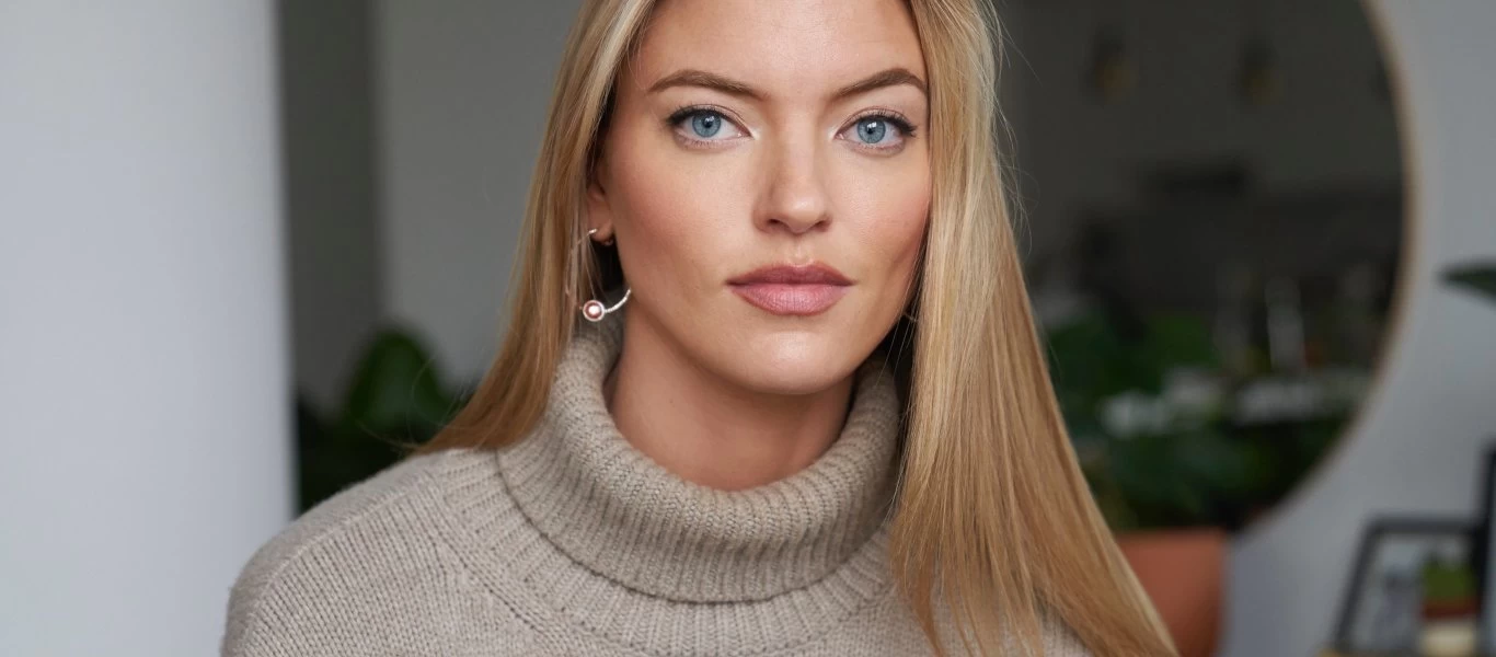 Martha Hunt: Το «αγγελάκι» της Victoria's Secret ποζάρει topless και «ισοπεδώνει» τους πάντες (φωτο)